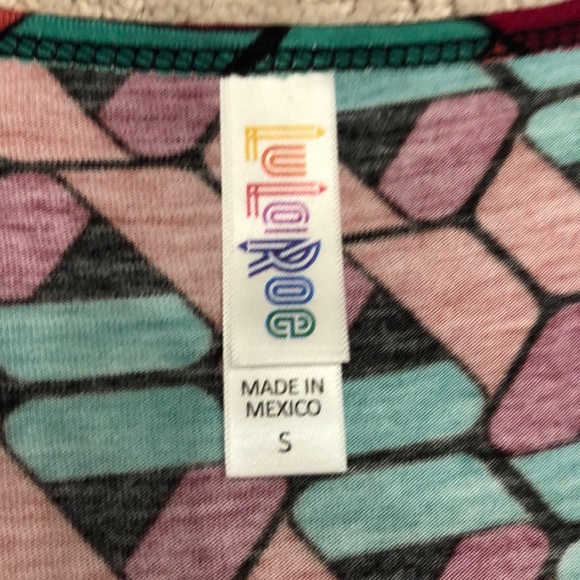SOLD - LulaRoe classic tee size smal - Picture 2 of 5